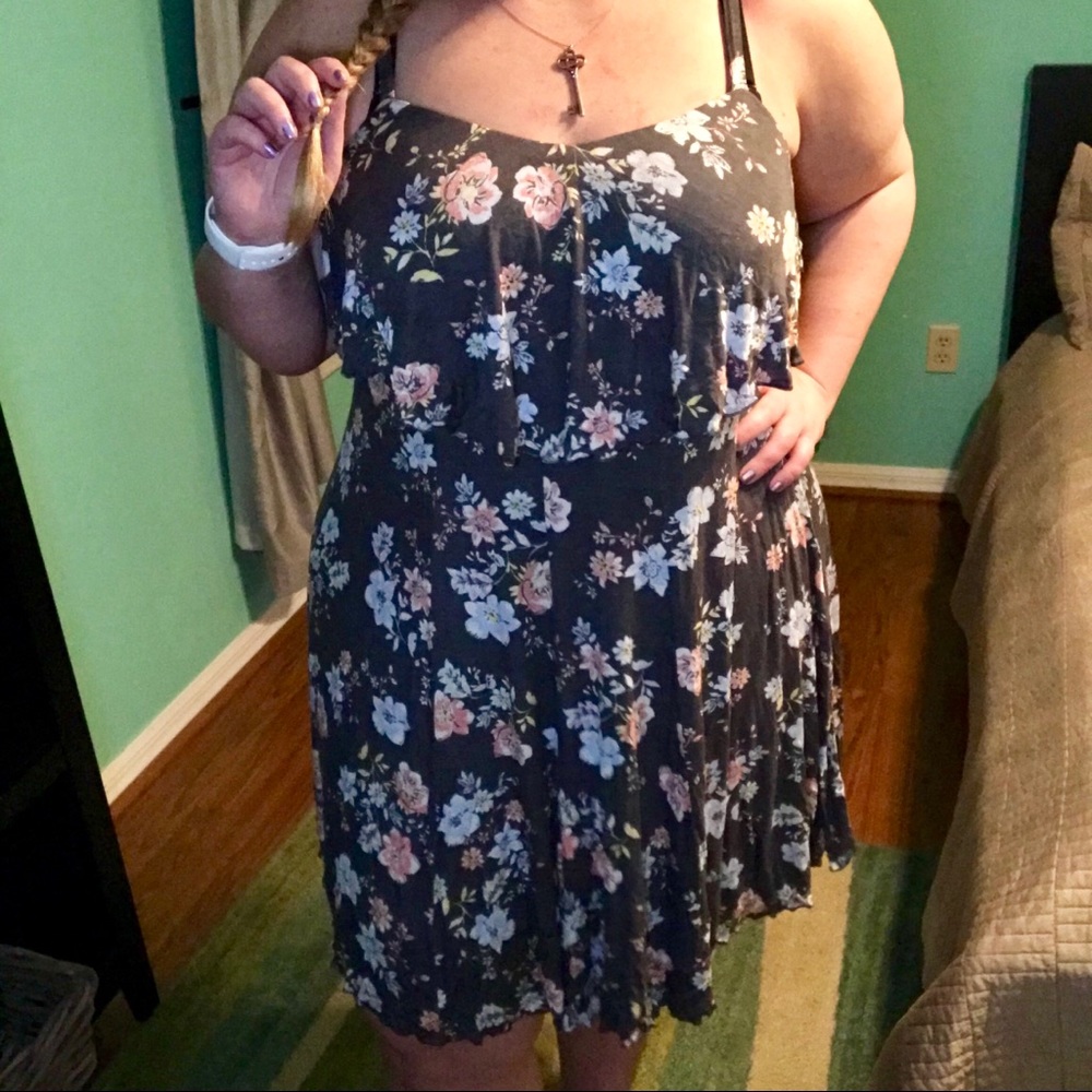 Torrid grey floral ruffle flutter dress